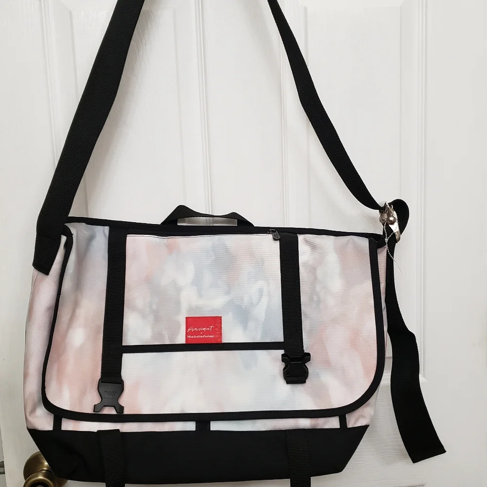 Free People Manhattan x‎ Portage Cloud Messenger Bag. NWOT.